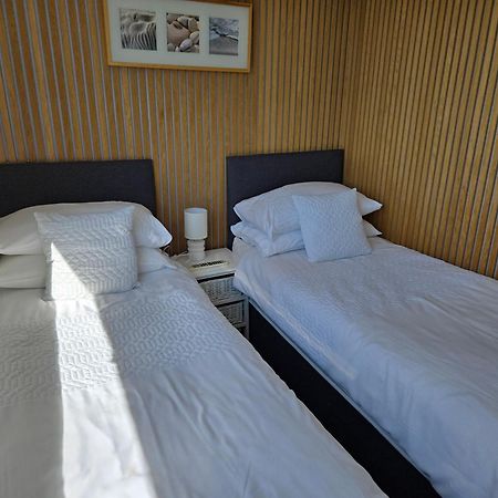 Beautiful Apartment With Private Pool Near Tenby Kilgetty Exteriör bild