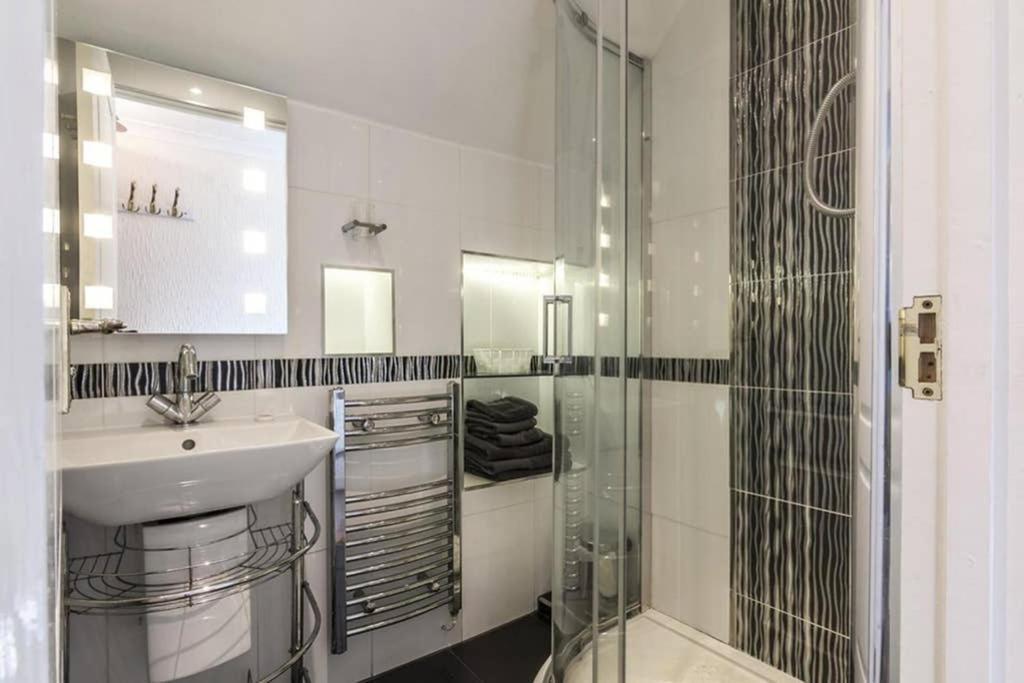 Beautiful Apartment With Private Pool Near Tenby Kilgetty Exteriör bild