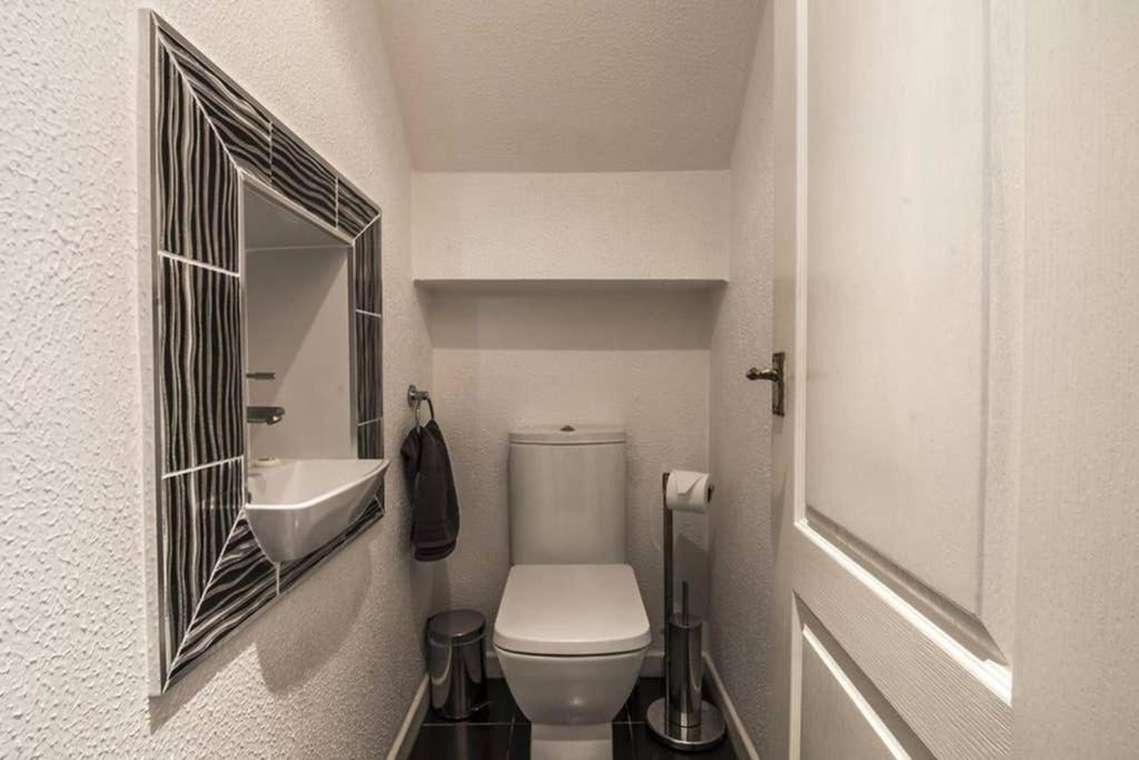Beautiful Apartment With Private Pool Near Tenby Kilgetty Exteriör bild