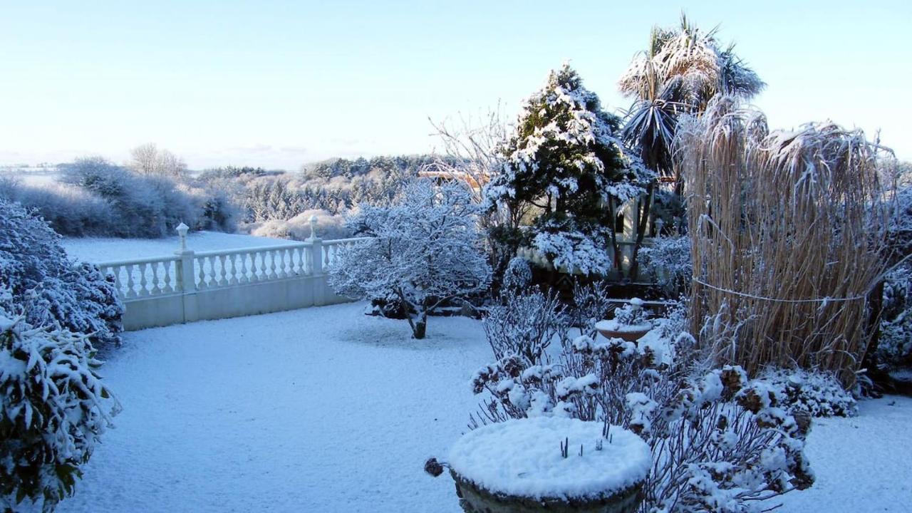 Beautiful Apartment With Private Pool Near Tenby Kilgetty Exteriör bild